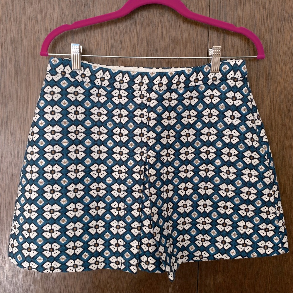 Zara mini skirt blue with white pattern (L)
